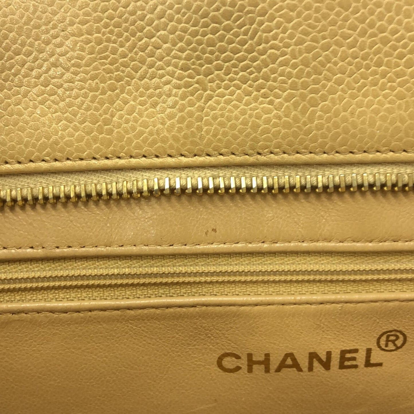Chanel Caviar Medallion Tote (SHG-Sy9GT7)