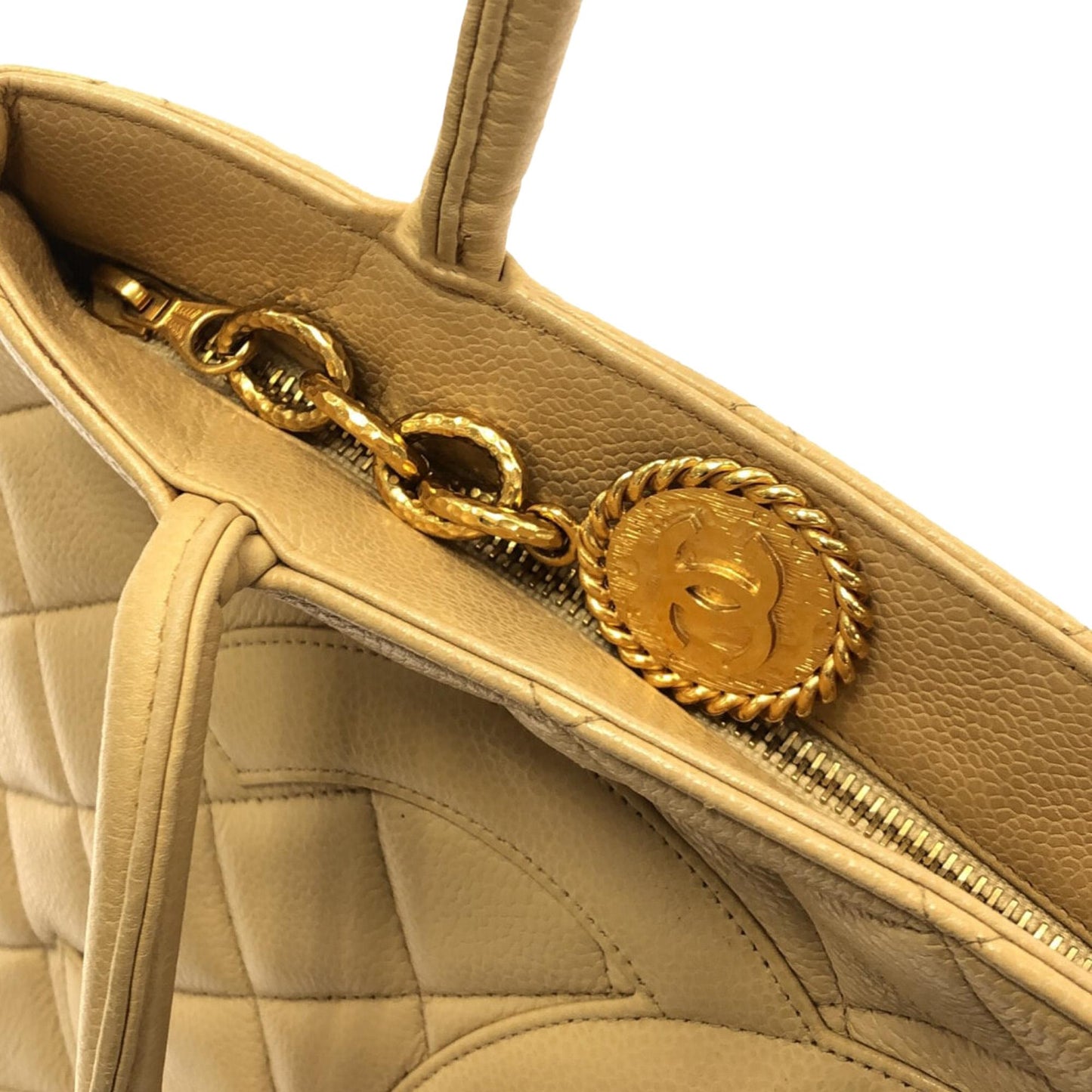 Chanel Caviar Medallion Tote (SHG-Sy9GT7)