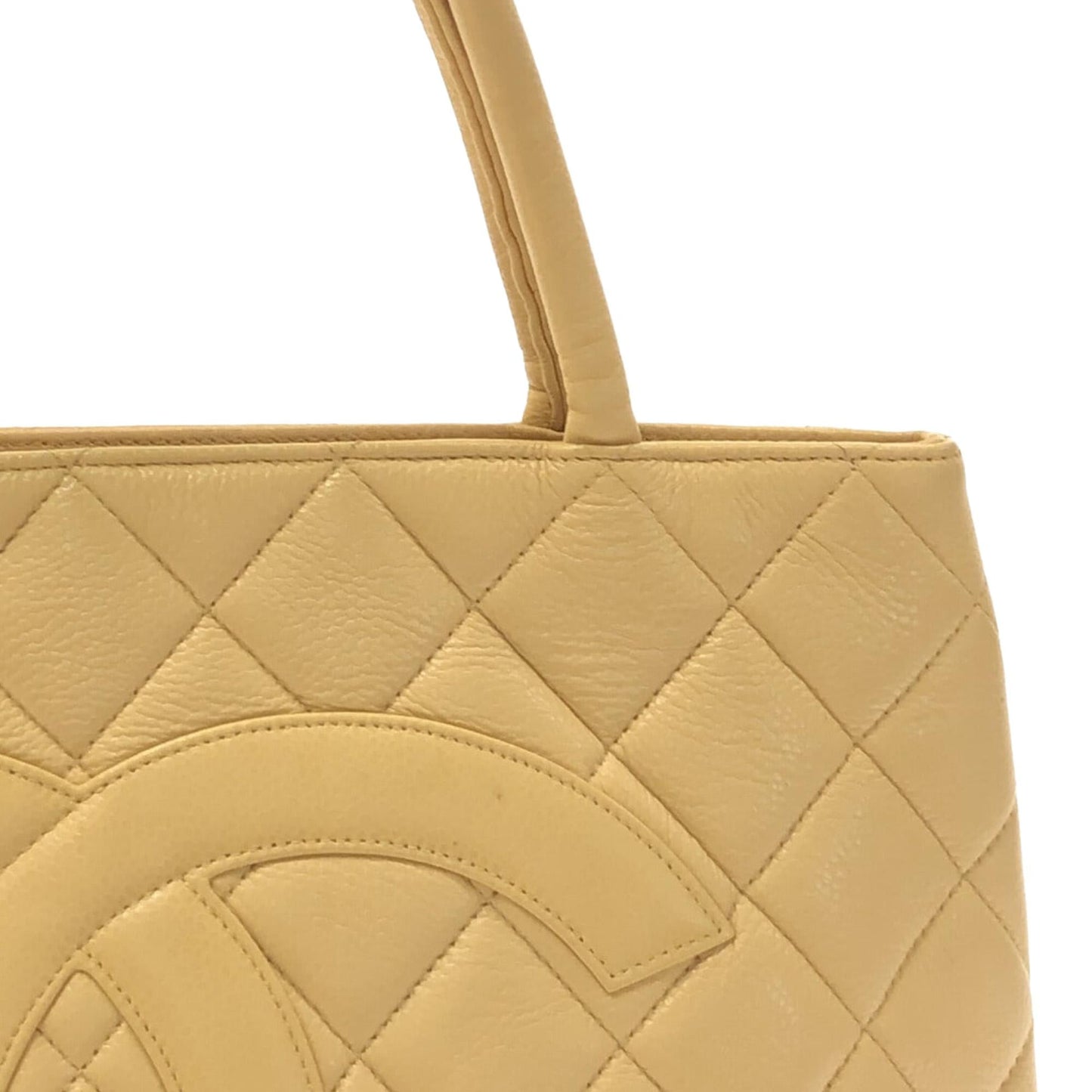 Chanel Caviar Medallion Tote (SHG-Sy9GT7)