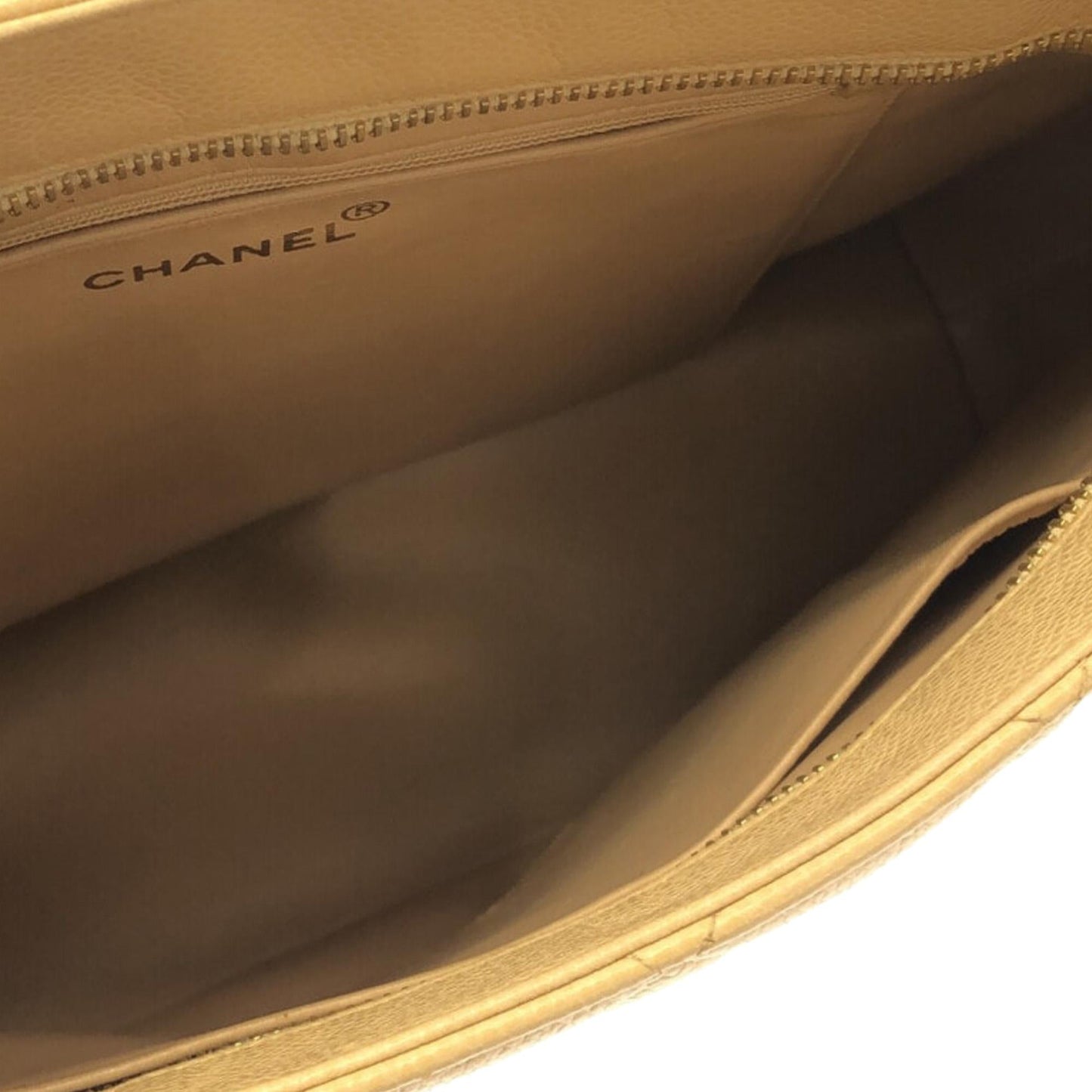 Chanel Caviar Medallion Tote (SHG-Sy9GT7)