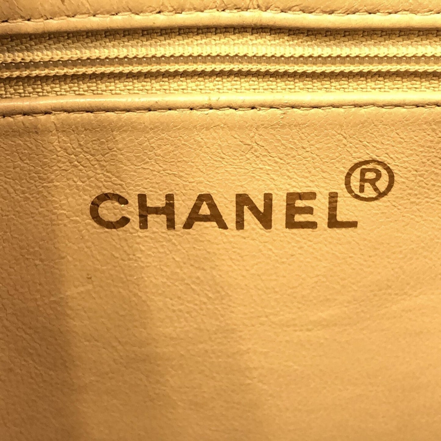 Chanel Caviar Medallion Tote (SHG-Sy9GT7)