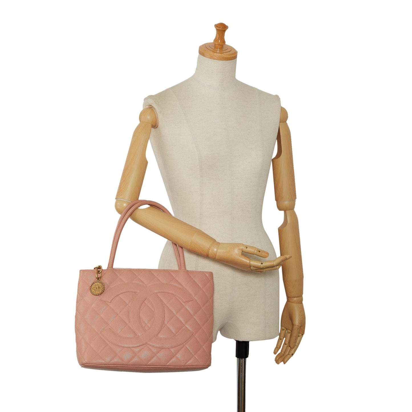 Chanel Caviar Medallion Tote (SHG-EXyzJ7)