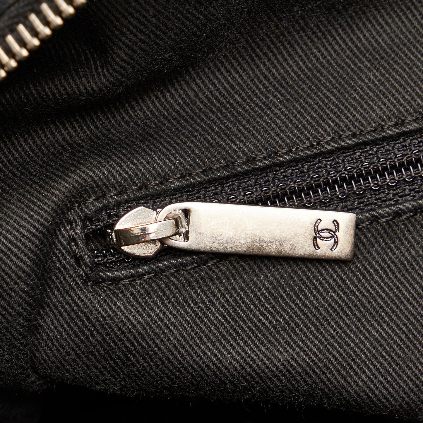 Chanel Caviar Outdoor Ligne Doctor Bag (SHG-XlnnGw)