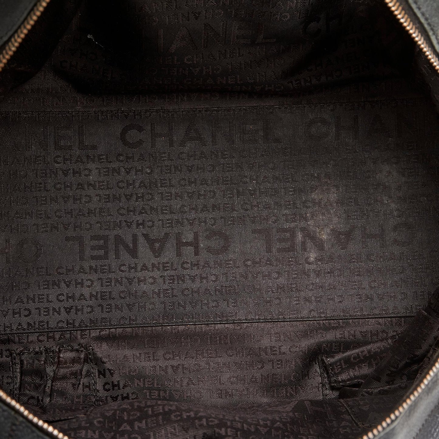 Chanel Caviar Square Stitch Shoulder Bag (SHG-cRPGwC)