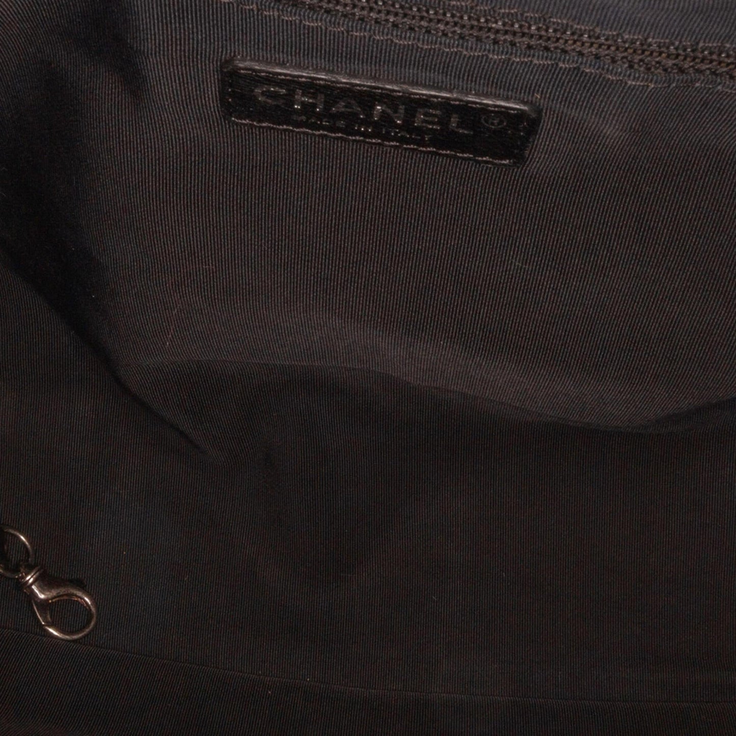 Chanel Chain Me Tote (SHG-XP5TtV)