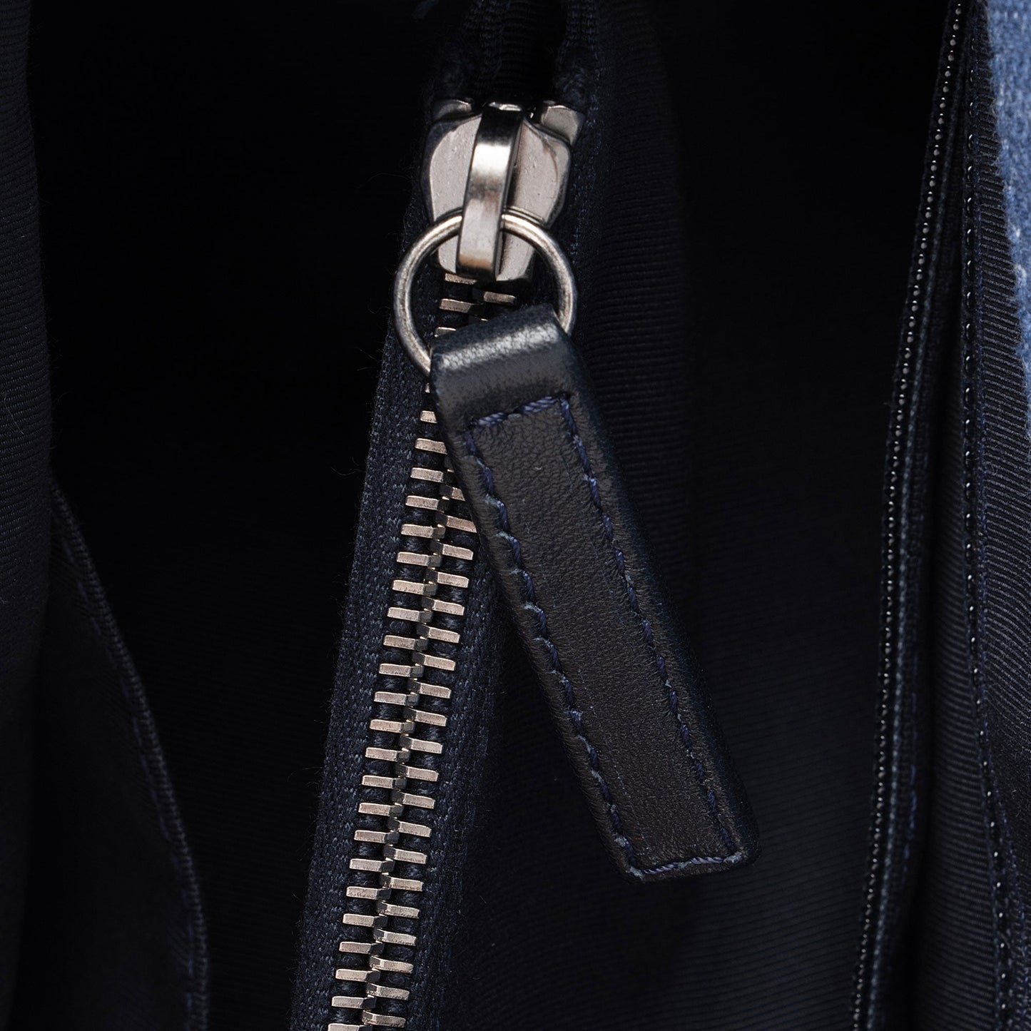 Chanel Chevron Denim Boy Tote (SHF-z2AHH6)