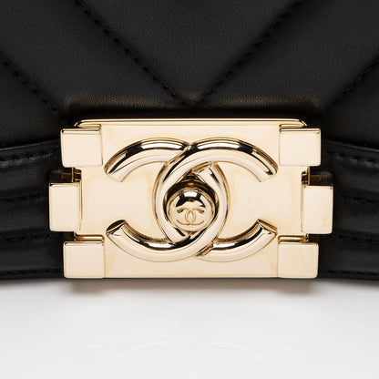 Chanel Chevron Lambskin New Medium Boy Bag (SHF-KOMM25)