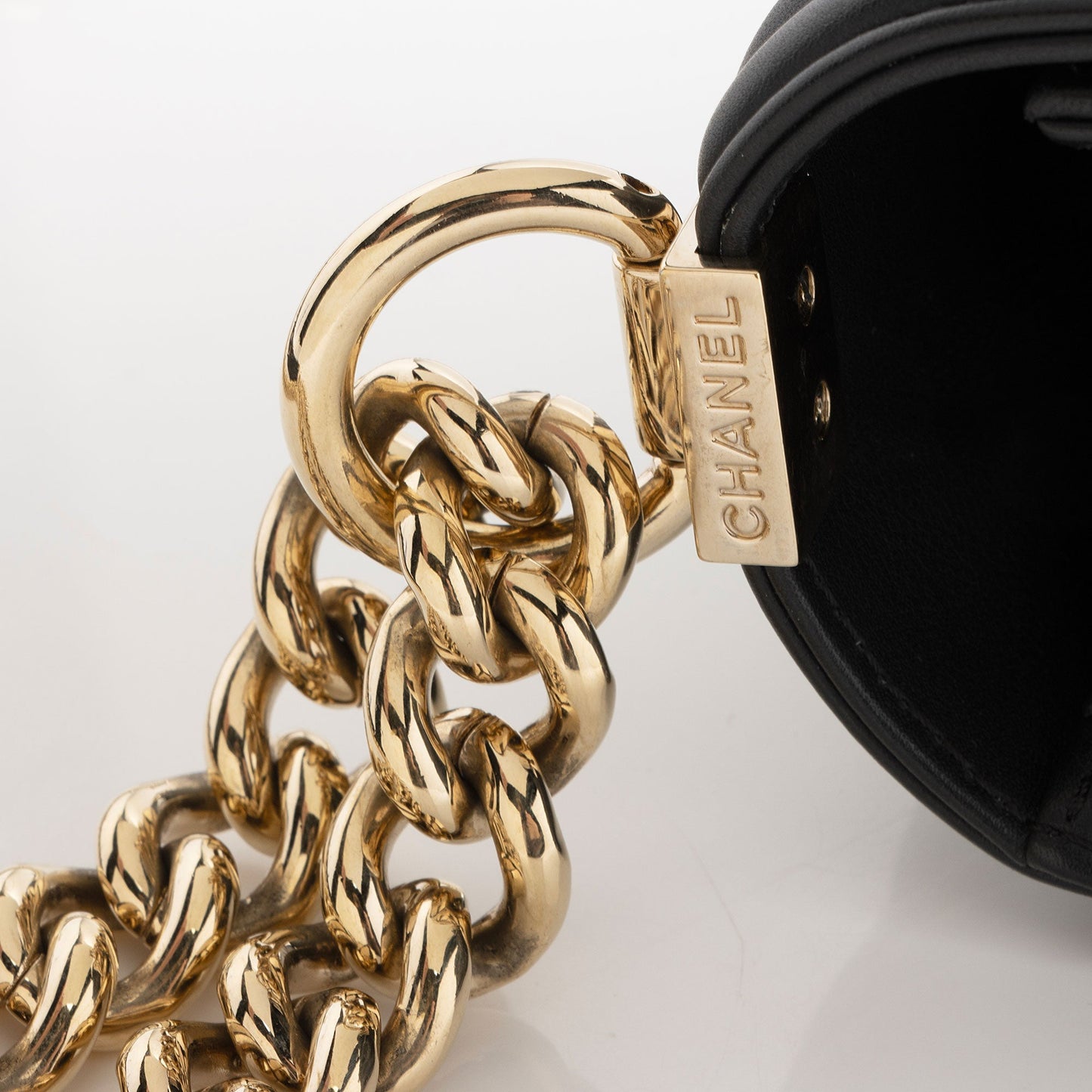 Chanel Chevron Lambskin New Medium Boy Bag (SHF-KOMM25)
