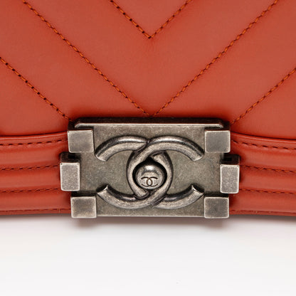 Chanel Chevron Lambskin Old Medium Boy Bag (SHF-ve5YS5)