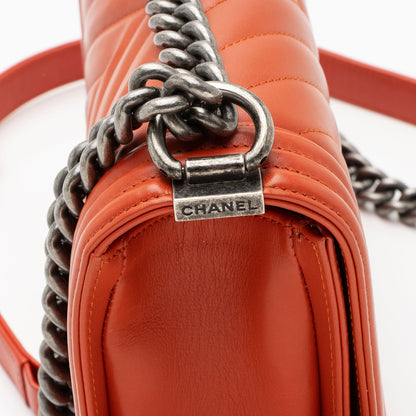 Chanel Chevron Lambskin Old Medium Boy Bag (SHF-ve5YS5)