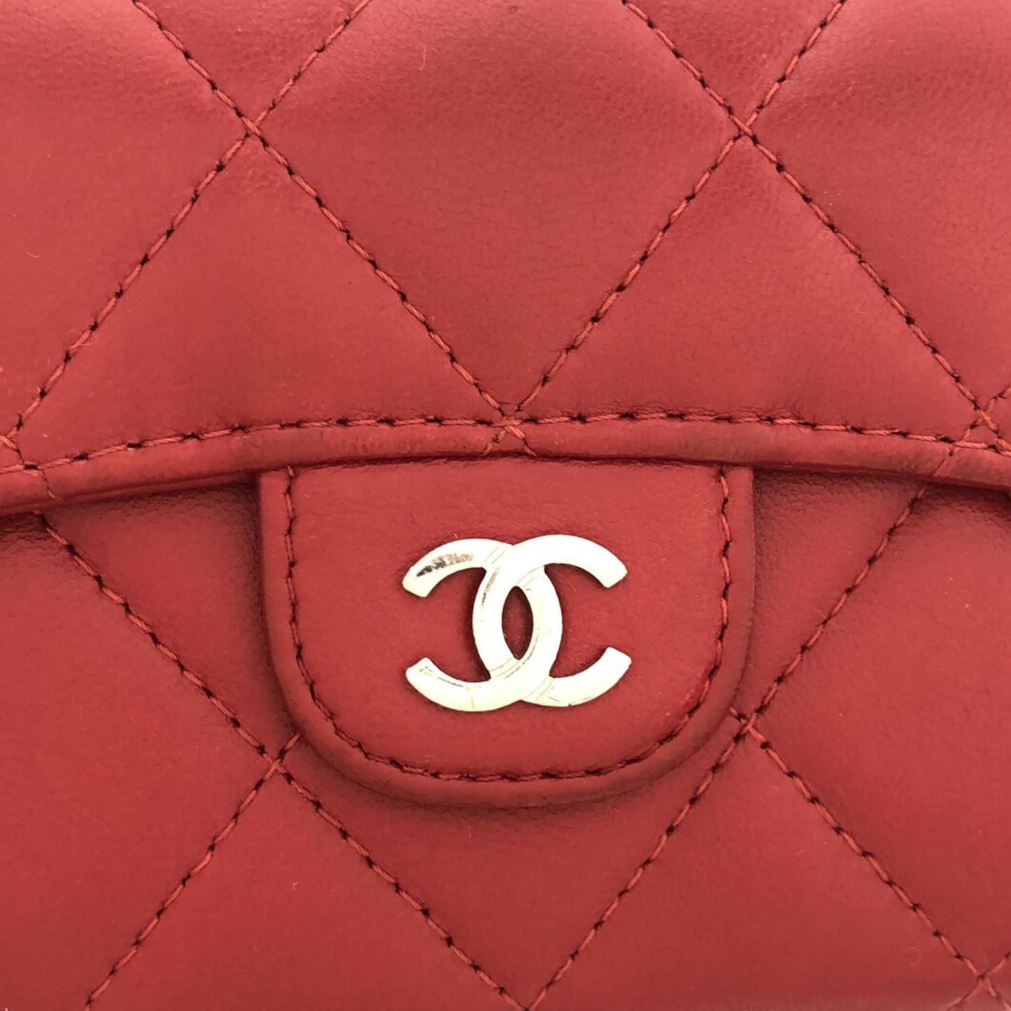 Chanel Classic Flap Lambskin Card Holder on Chain (SHG-Qf5Igv)