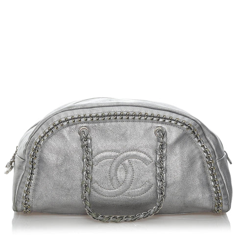 Chanel Luxe Ligne Leather Handbag (SHG-32626)