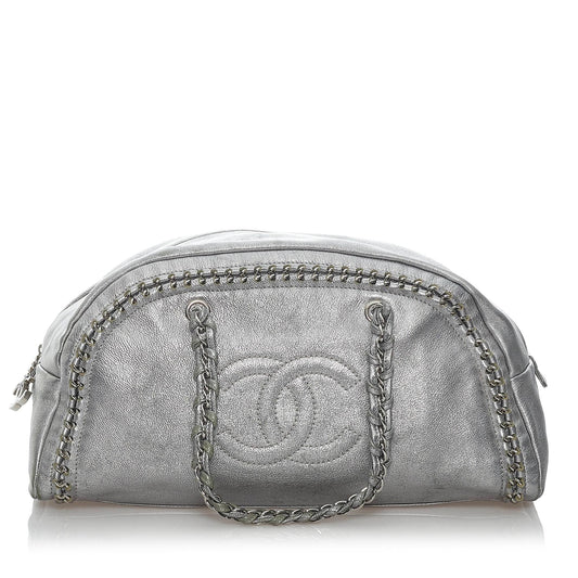 Chanel Luxe Ligne Leather Handbag (SHG-32626)