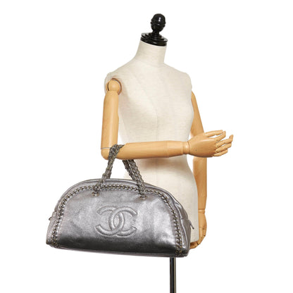 Chanel Luxe Ligne Leather Handbag (SHG-32626)
