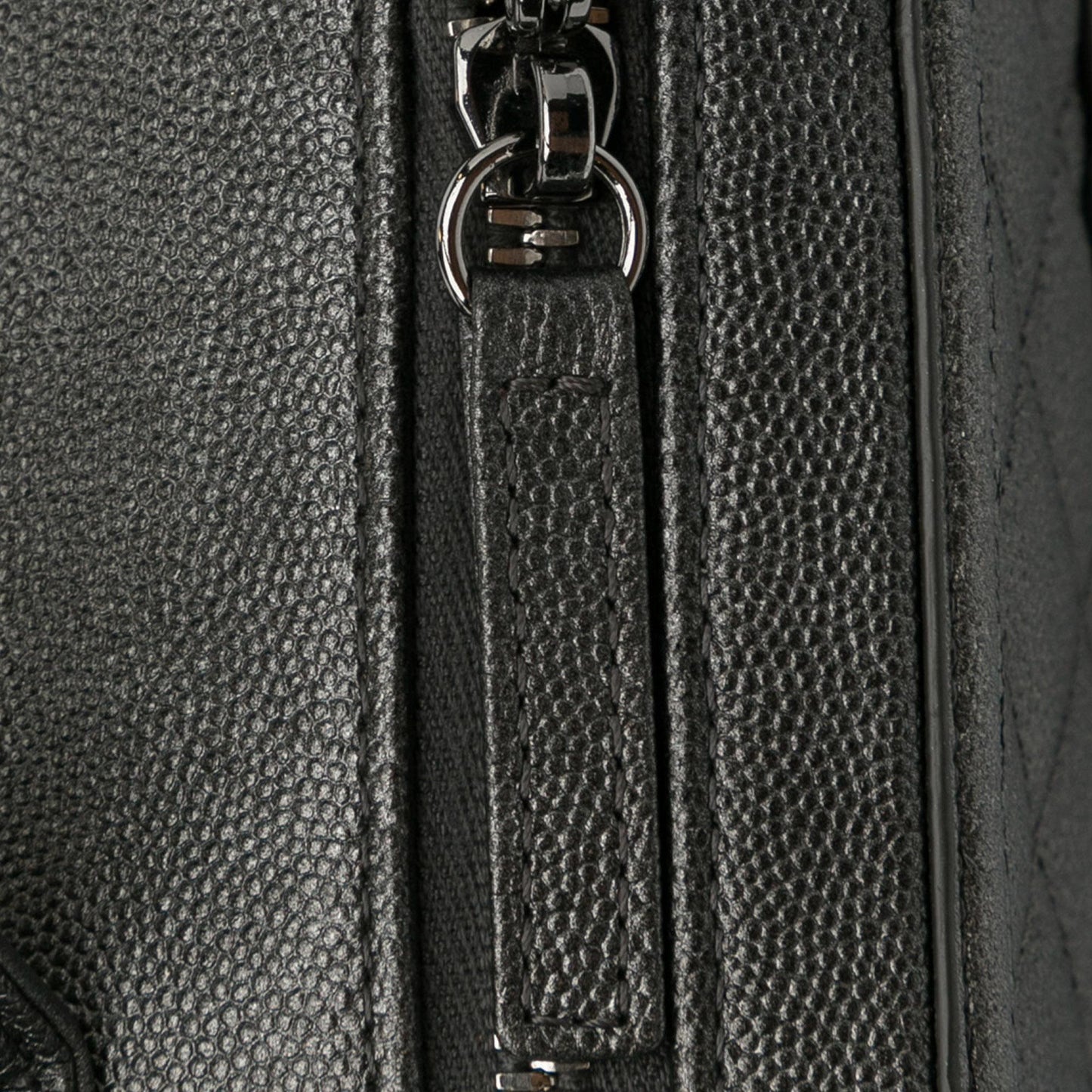 Chanel Medium CC Filigree Caviar Vanity Case (SHG-JLPrCU)