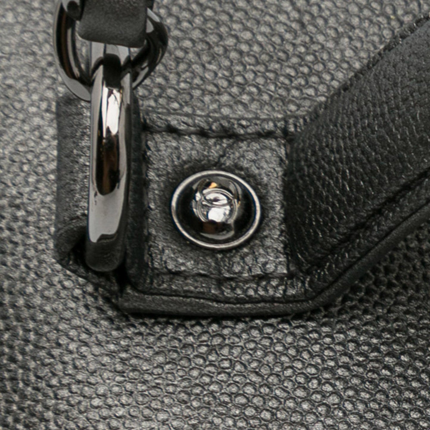 Chanel Medium CC Filigree Caviar Vanity Case (SHG-JLPrCU)