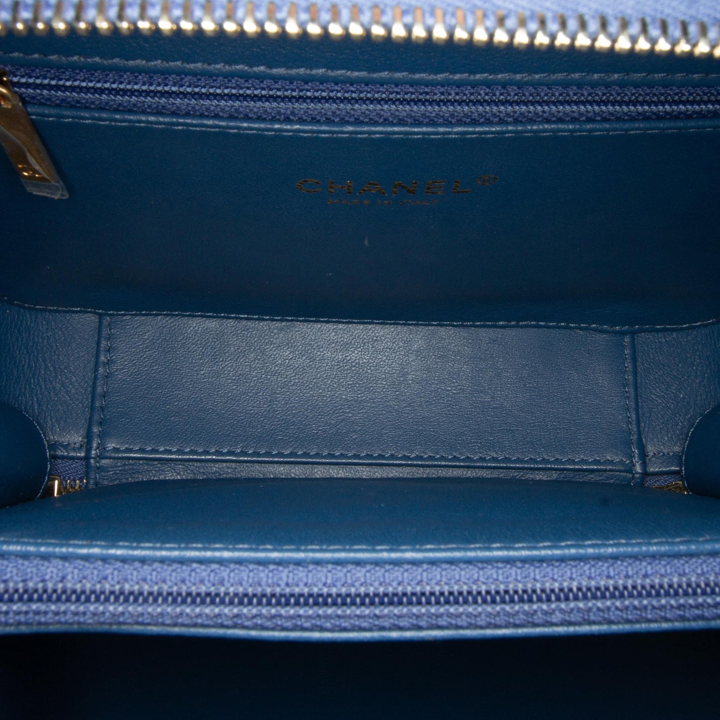 Chanel Medium CC Filigree Caviar Vanity Case (SHG-hDYH99)