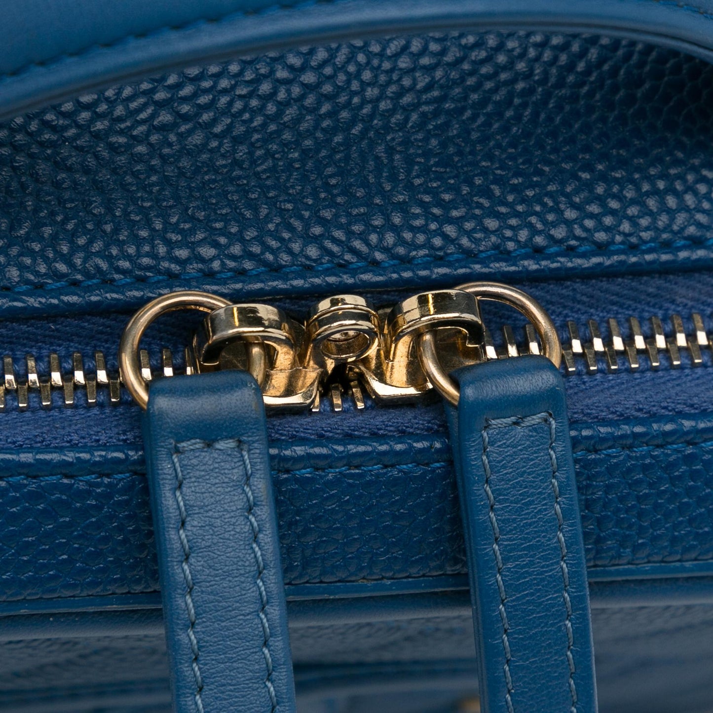 Chanel Medium CC Filigree Caviar Vanity Case (SHG-hDYH99)
