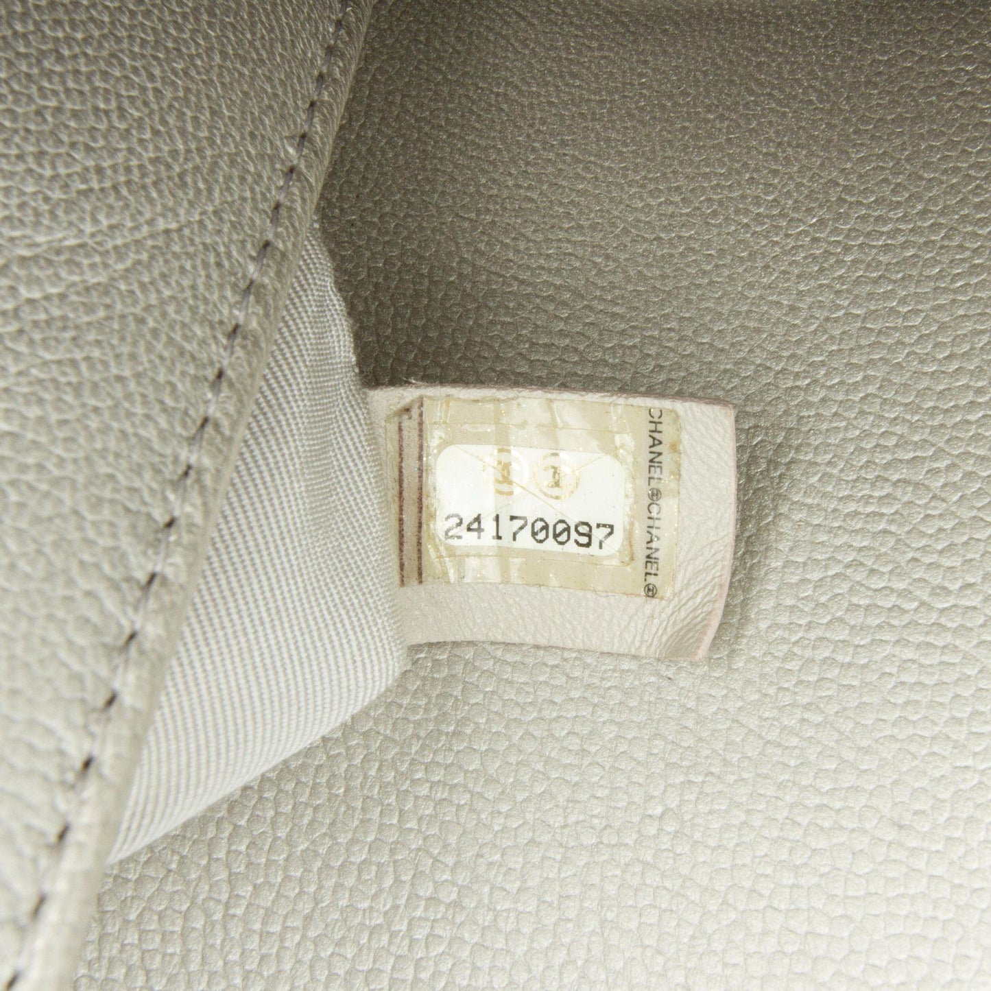 Chanel Medium Caviar Boy Flap Bag (SHG-ajMQXj)