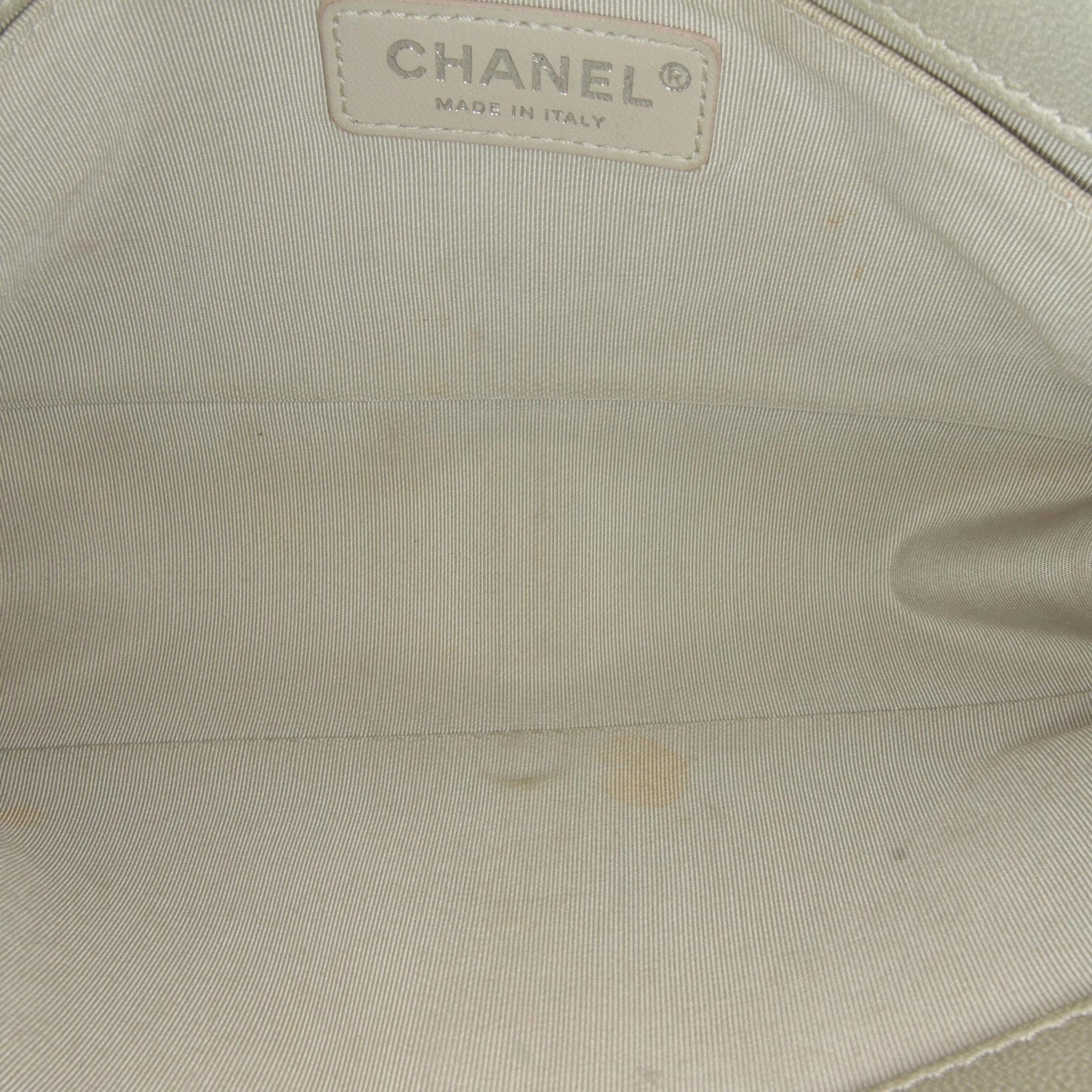 Chanel Medium Caviar Boy Flap Bag (SHG-ajMQXj)