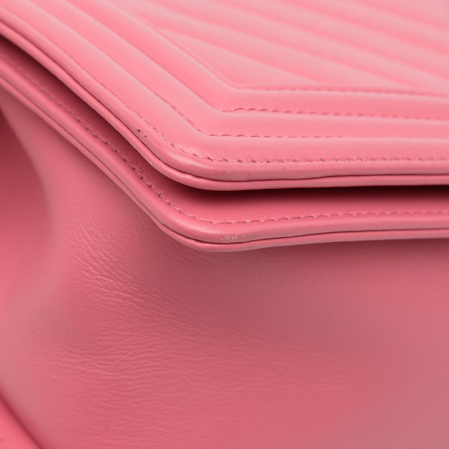 Chanel Medium Chevron Boy Flap (SHG-A6HoST)