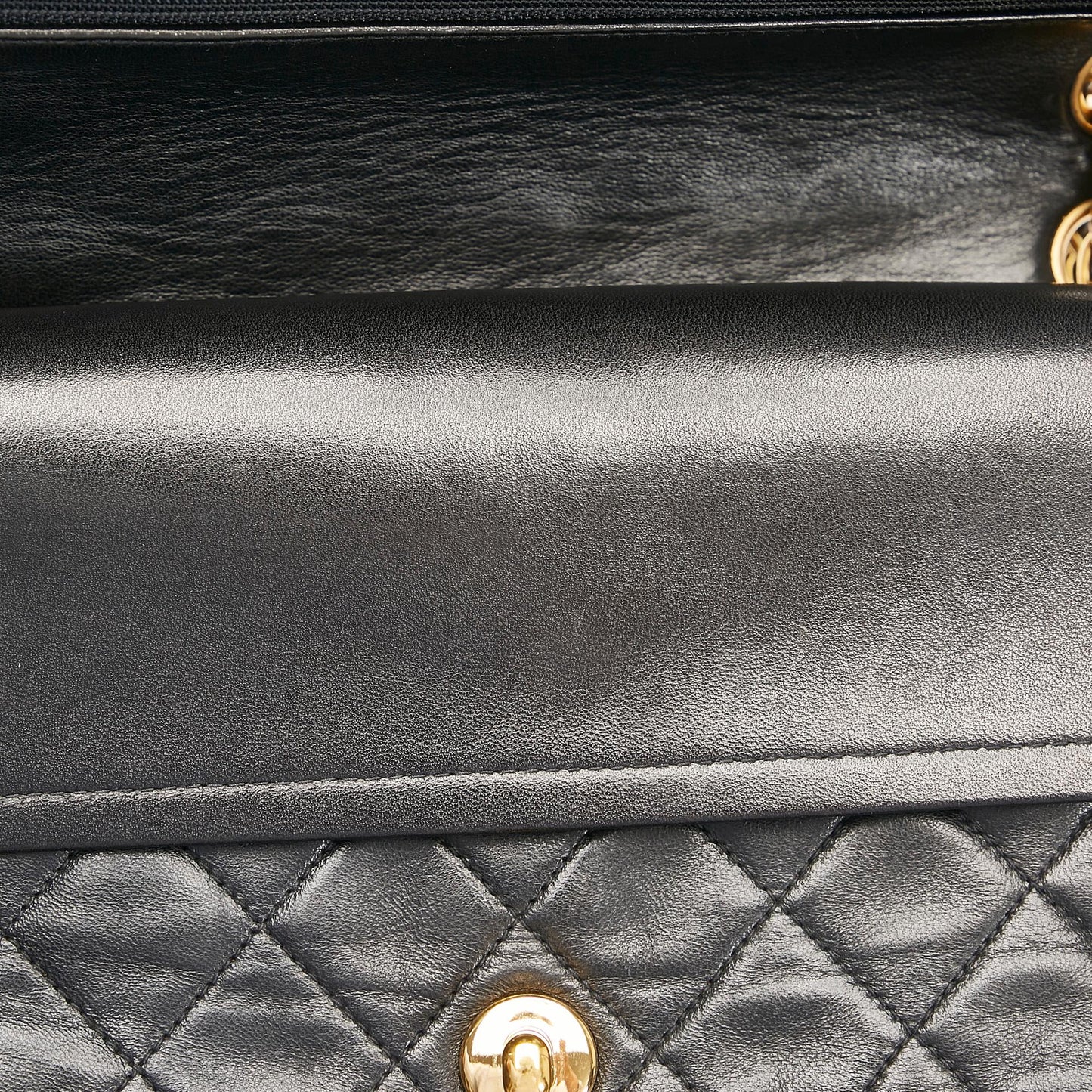 Chanel Medium Classic Lambskin Double Flap (SHG-Vy6wu2)