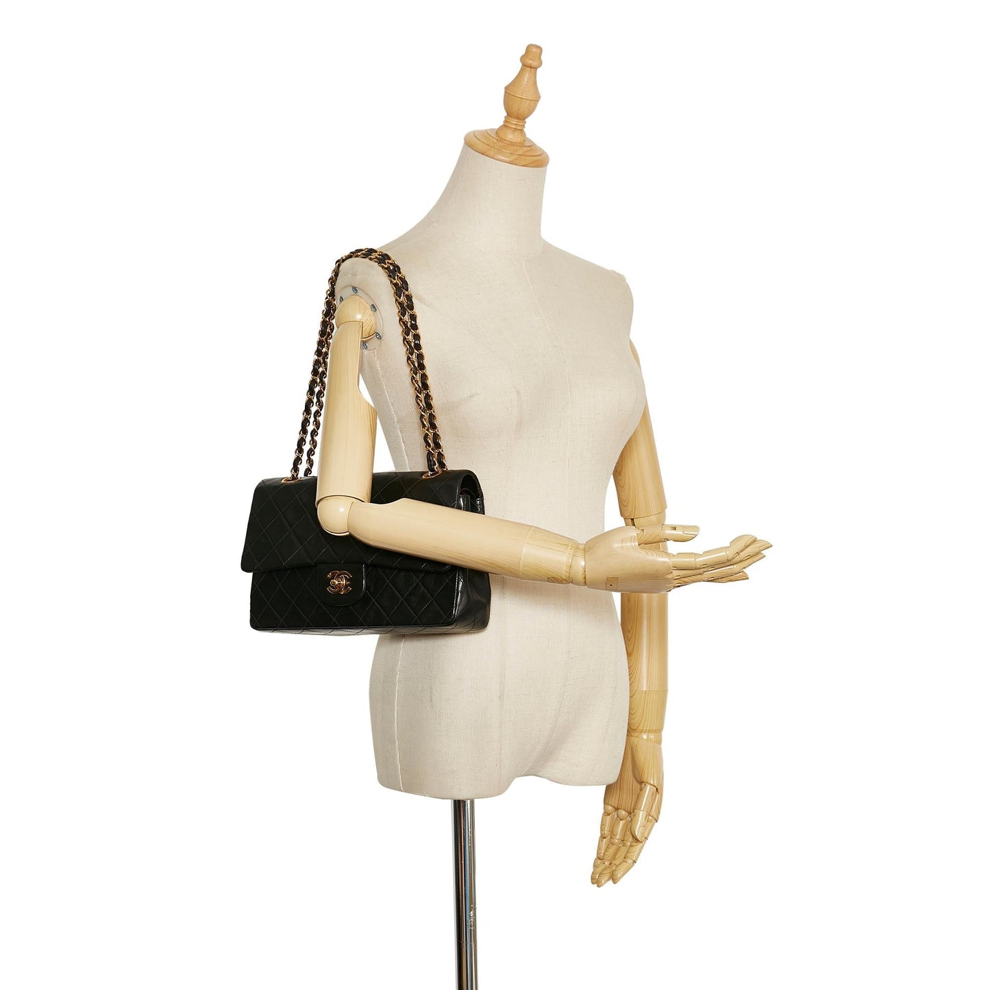 Chanel Medium Classic Lambskin Double Flap (SHG-Vy6wu2)