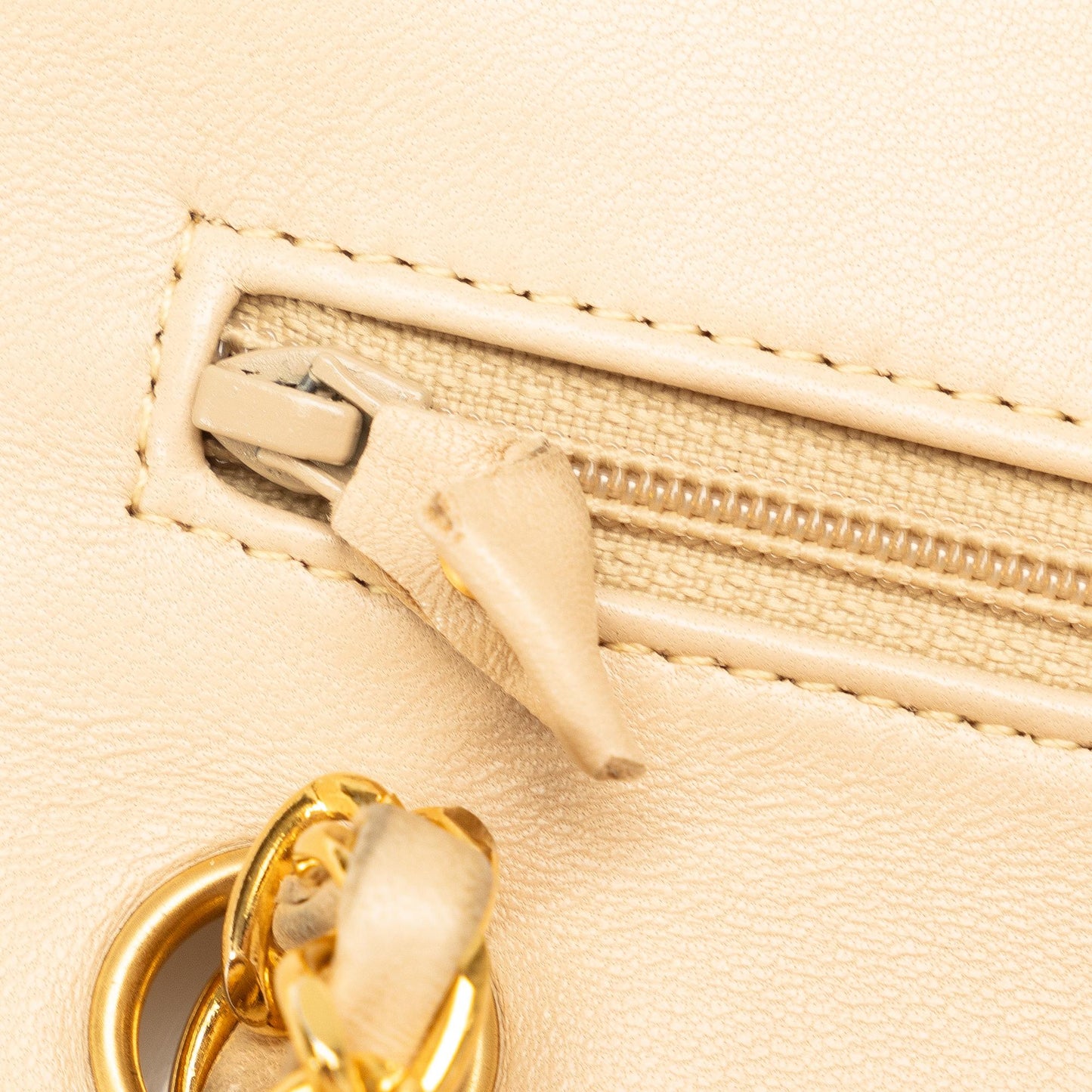 Chanel Medium Classic Lambskin Double Flap (SHG-Kr2lcw)