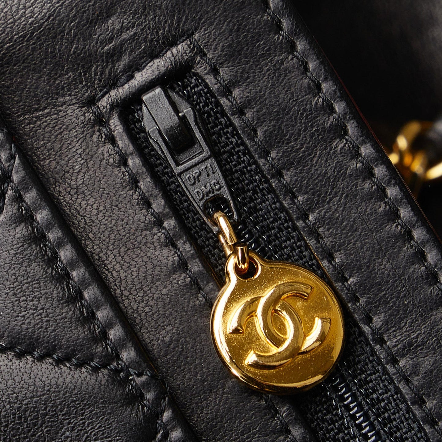 Chanel Medium Classic Lambskin Single Flap Bag (SHG-MX38qT)