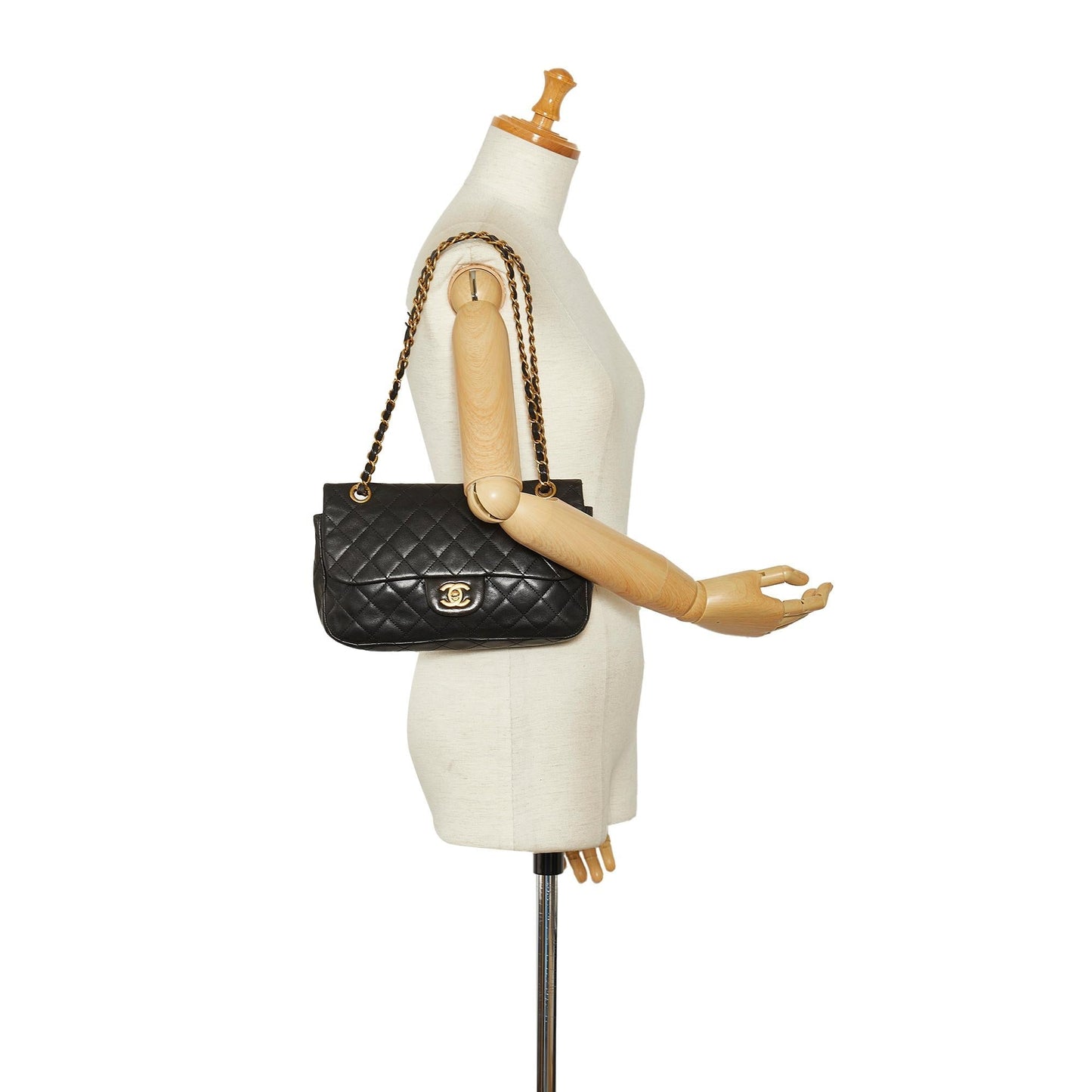 Chanel Medium Classic Lambskin Single Flap (SHG-IvYGNR)