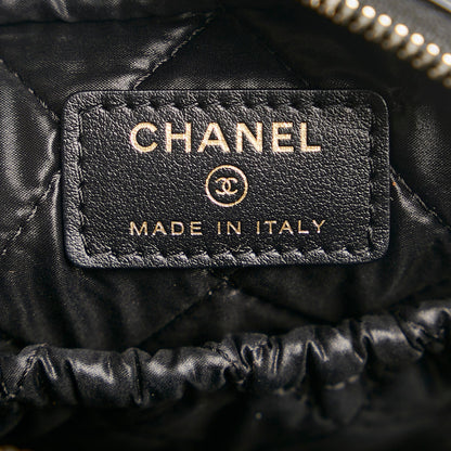 Chanel Medium Curvy Cosmetic Pouch (SHG-rMKslc)