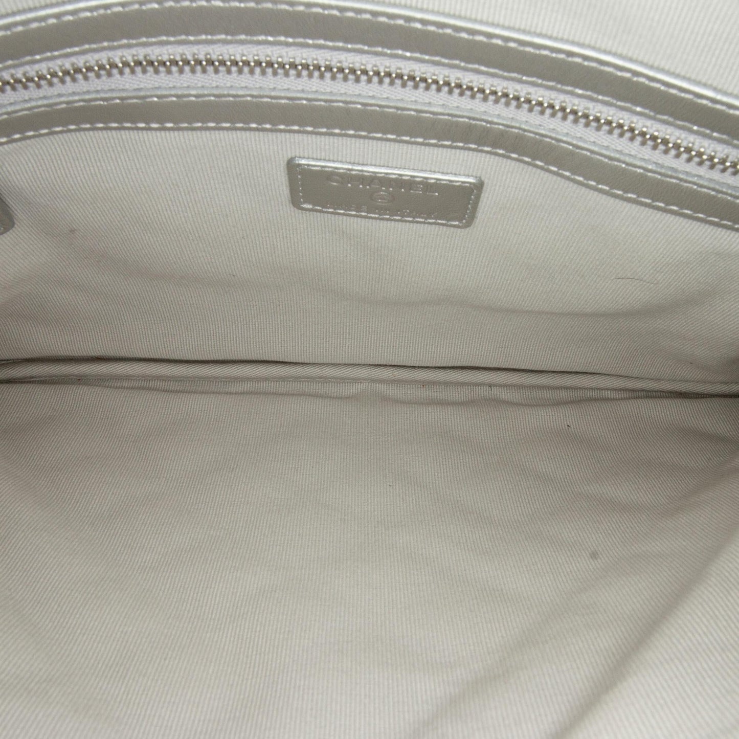Chanel Medium Iridescent O-Case (SHG-ICtdcj)