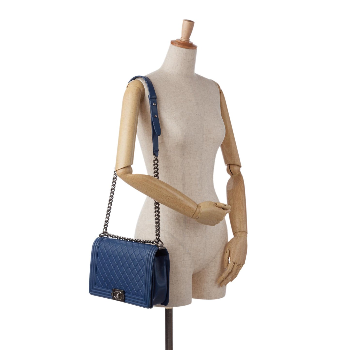 Chanel Medium Lambskin Boy Flap Bag (SHG-VYNHf9)