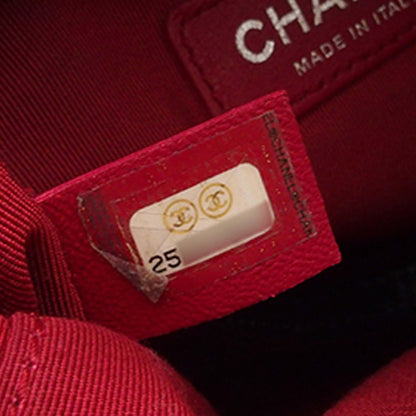 Chanel Medium Lambskin Gabrielle Crossbody (SHG-STdrlE)