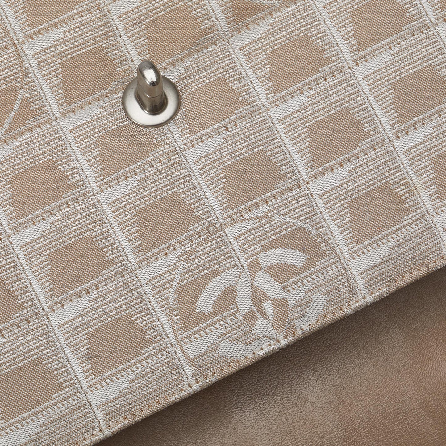 Chanel Medium New Travel Line Classic Flap Single (SHG-EnyZcL)
