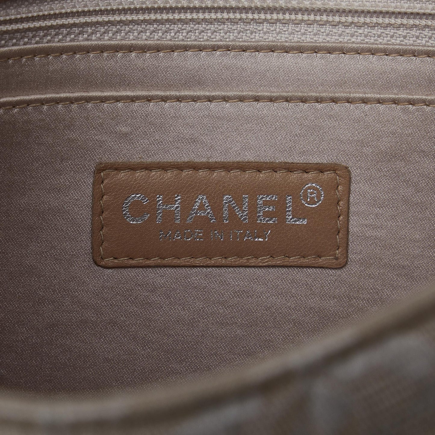 Chanel Medium New Travel Line Classic Flap Single (SHG-EnyZcL)