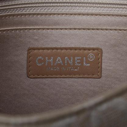 Chanel Medium New Travel Line Classic Flap Single (SHG-EnyZcL)