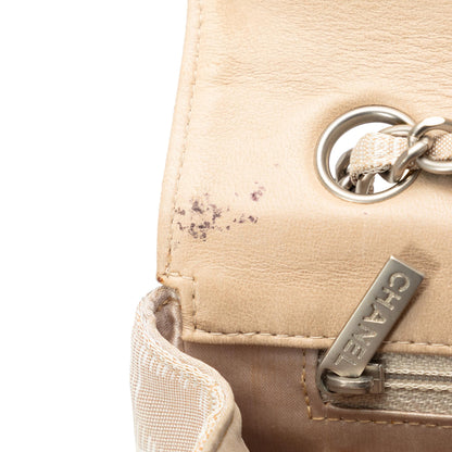Chanel Medium New Travel Line Classic Flap Single (SHG-hou8eK)