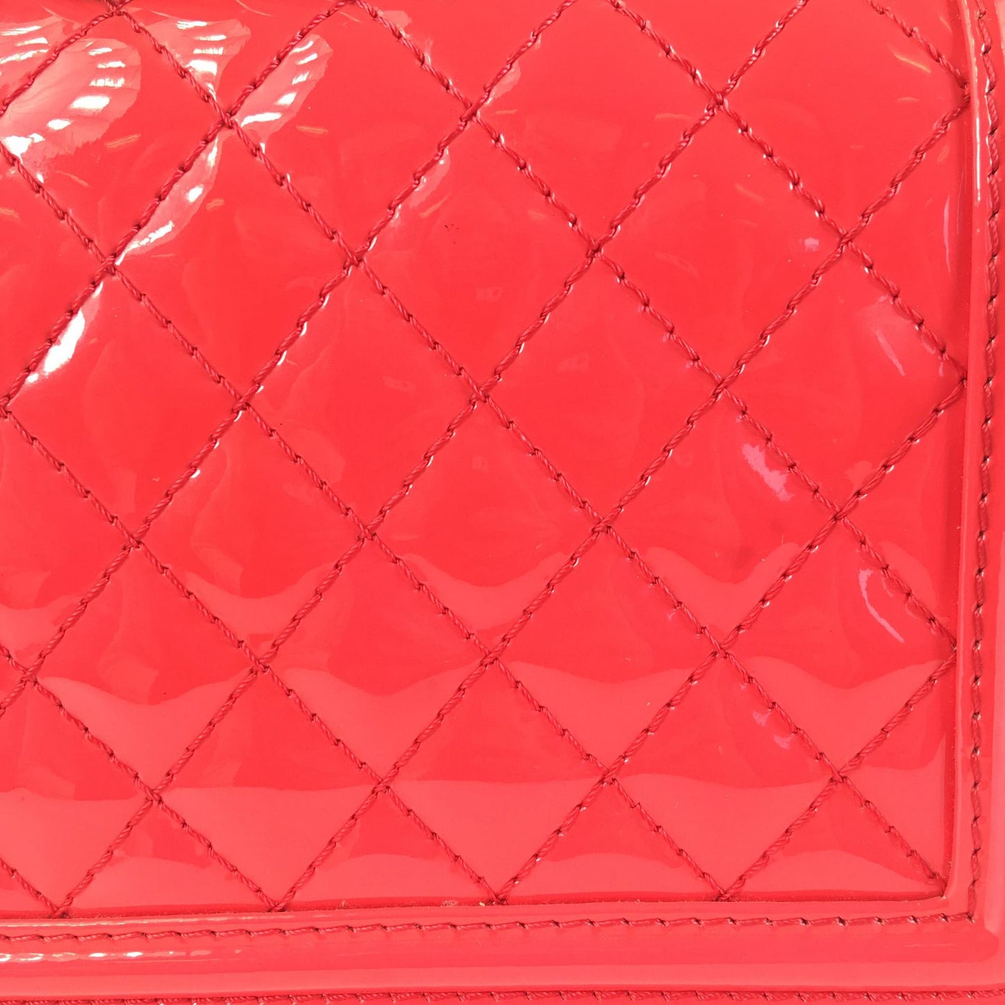 Chanel Medium Patent Boy Flap (SHG-5SohTg)