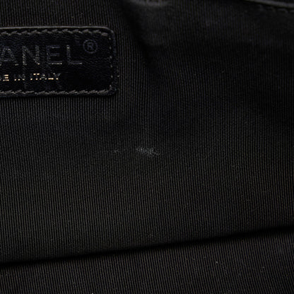Chanel Medium Patent Boy Plexiglass Crossbody Bag (SHG-MIDfdG)