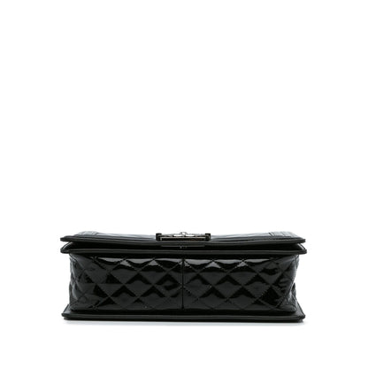 Chanel Medium Patent Chevron Boy Flap (SHG-vpSXfu)
