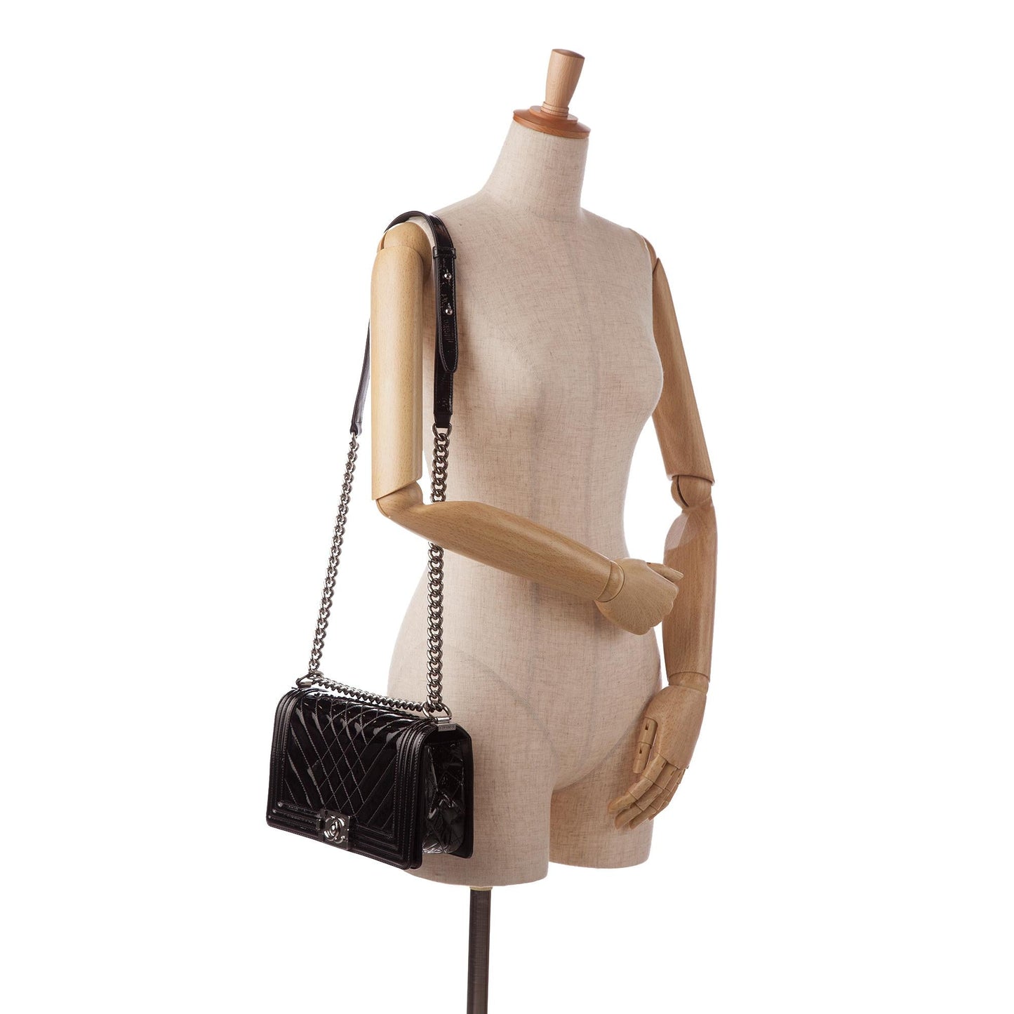 Chanel Medium Patent Chevron Boy Flap (SHG-vpSXfu)