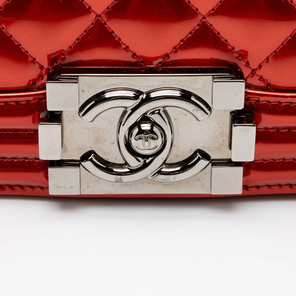 Chanel Metallic Patent Leather Old Medium Boy Bag (SHF-Gxw2JA)