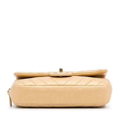Chanel Mini CC Flap Chevron Leather Crossbody Bag (SHG-loW9EK)
