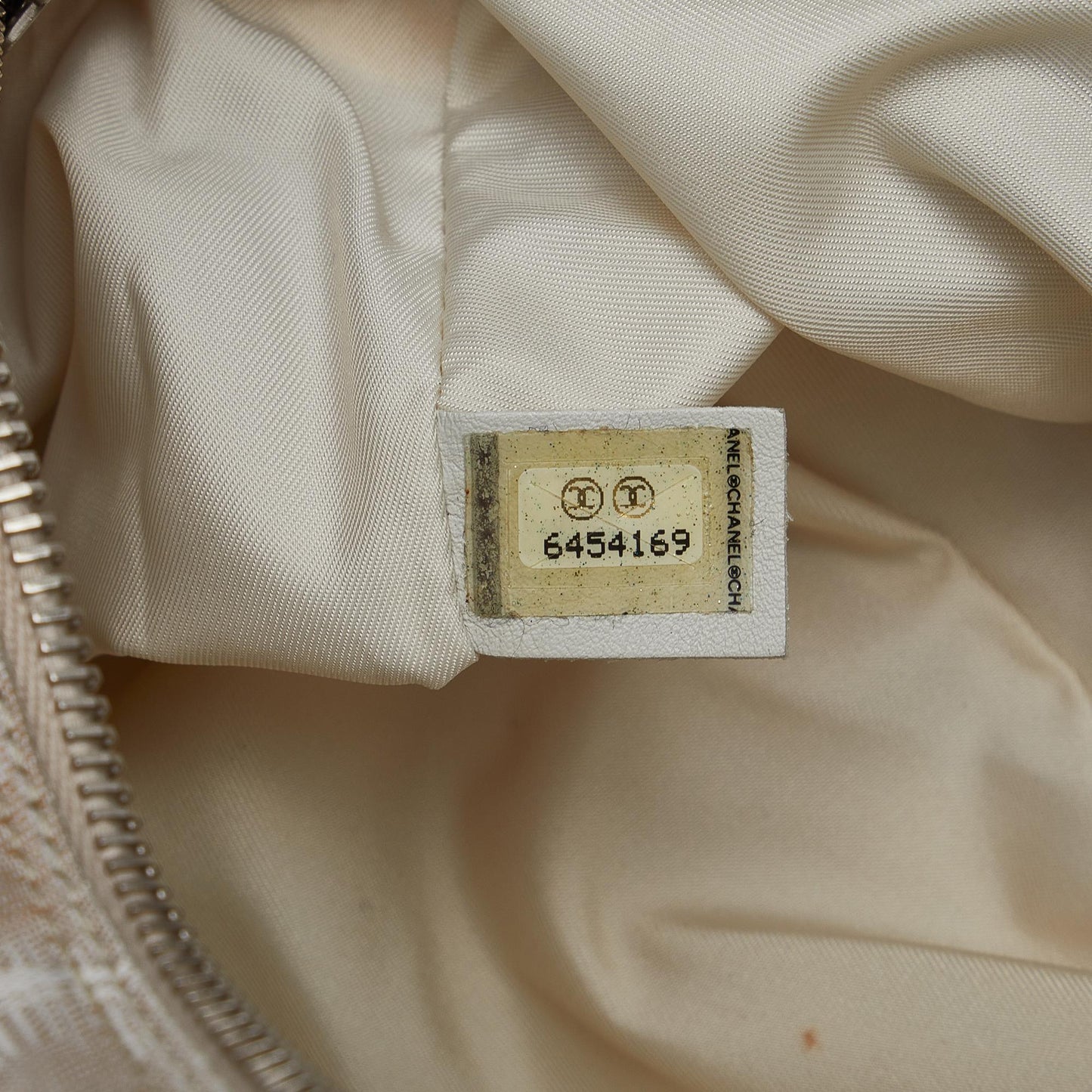 Chanel New Travel Line Handbag (SHG-thWTlc)