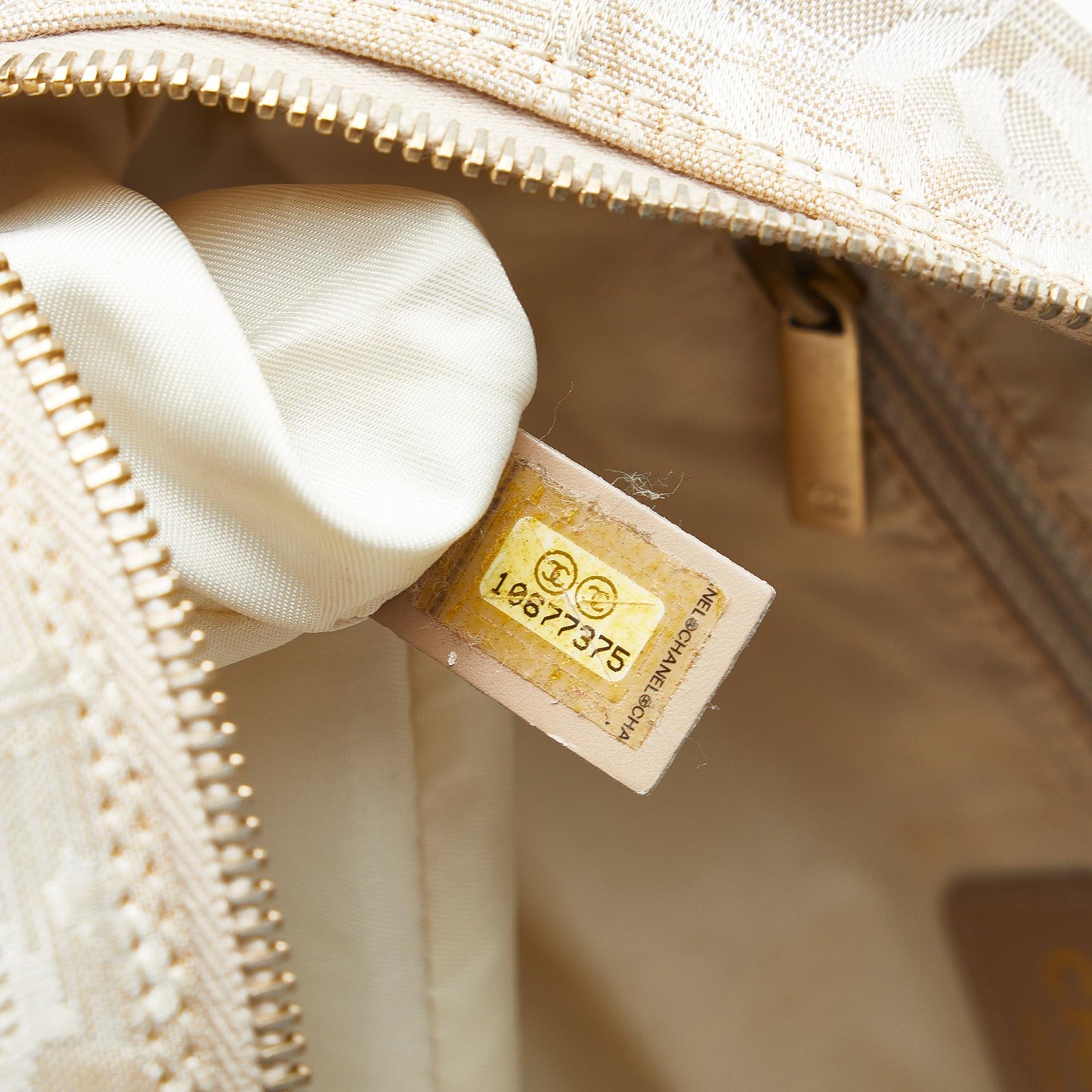 Chanel New Travel Line Handbag (SHG-vyY39u)