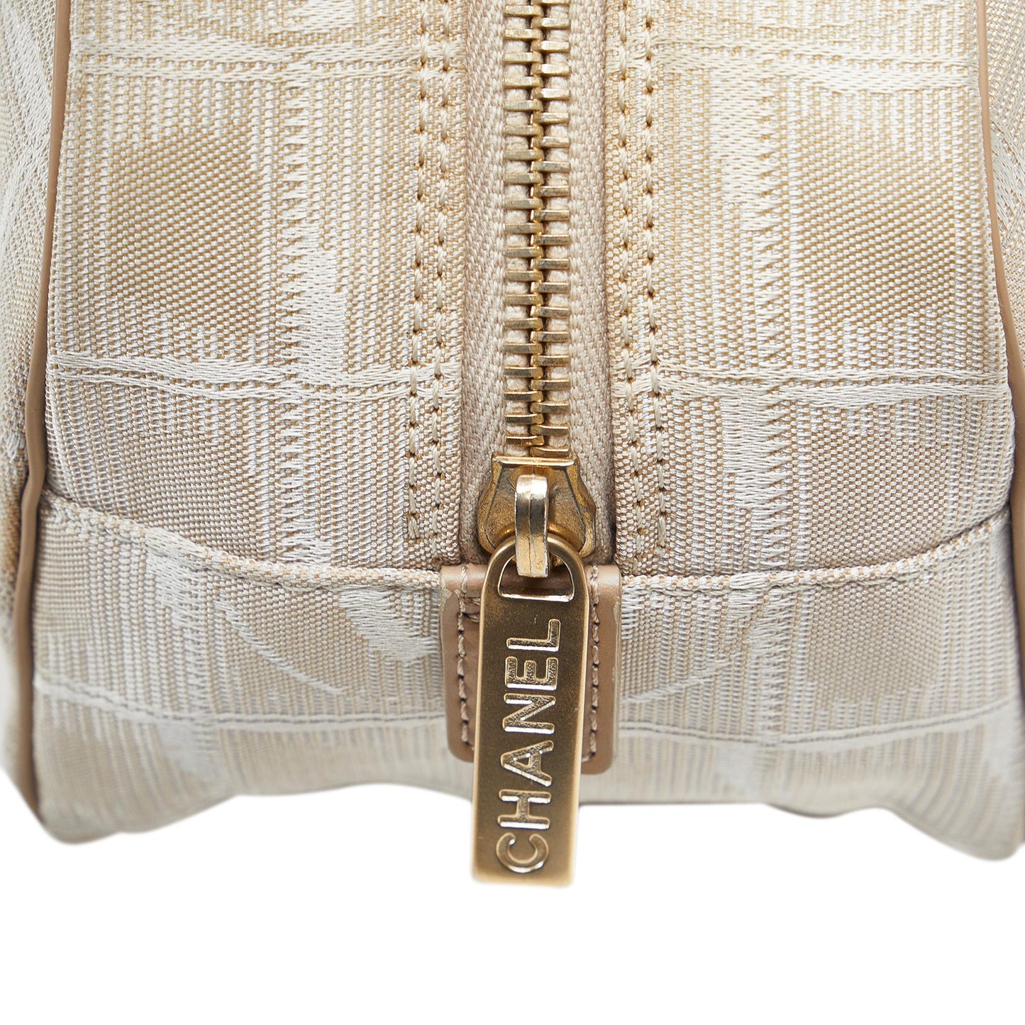 Chanel New Travel Line Handbag (SHG-vyY39u)