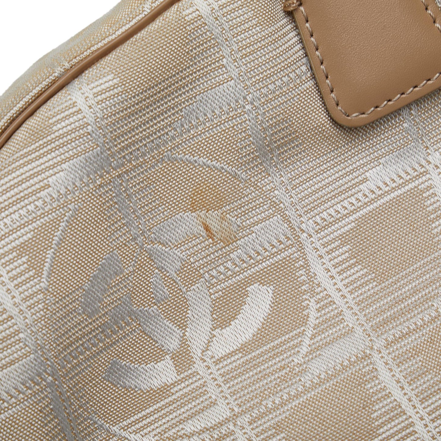 Chanel New Travel Line Handbag (SHG-vyY39u)