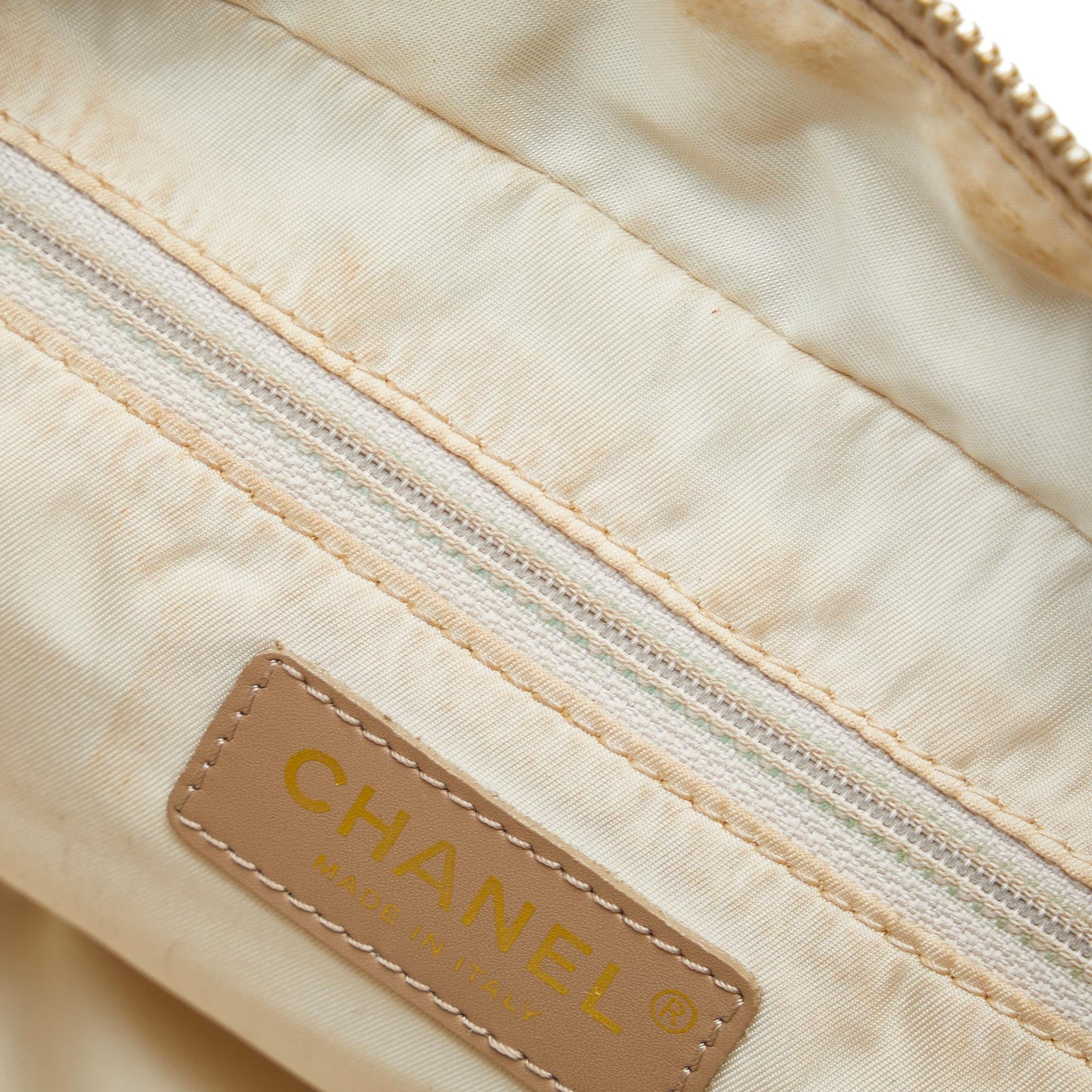 Chanel New Travel Line Handbag (SHG-vyY39u)