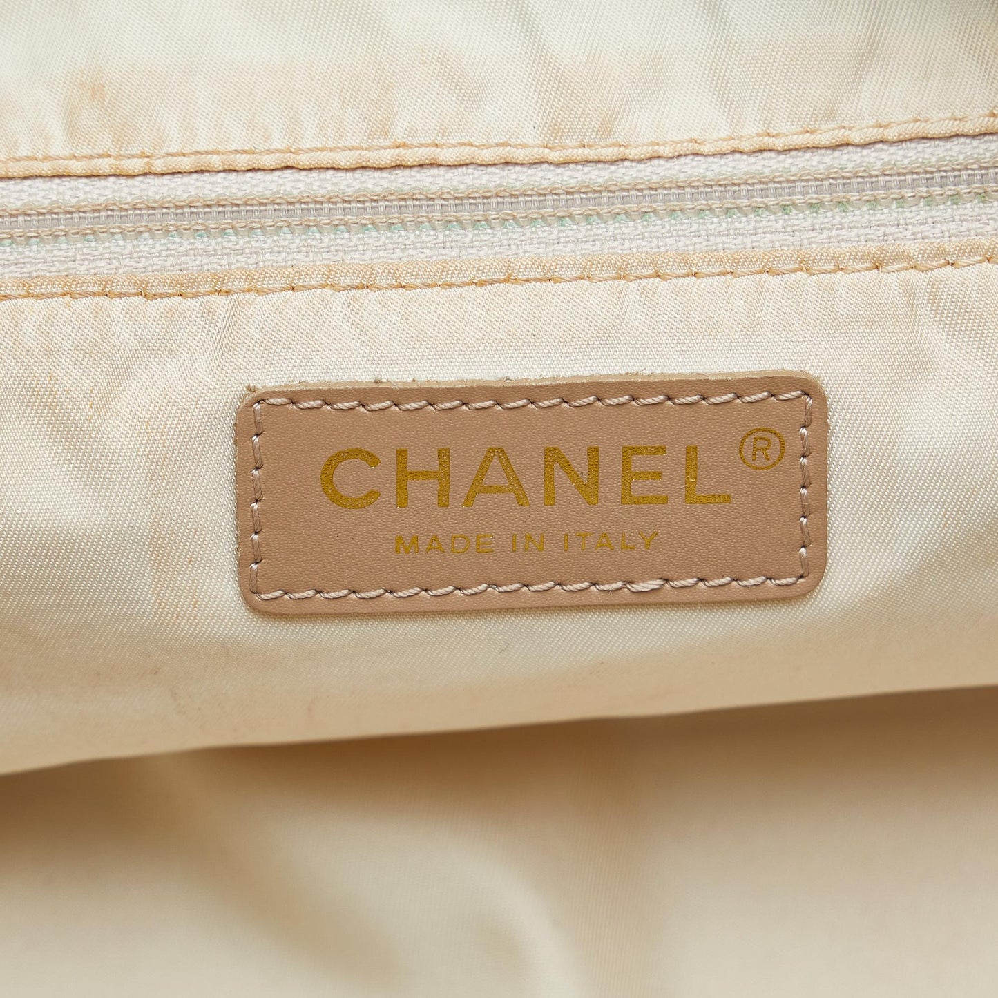 Chanel New Travel Line Handbag (SHG-vyY39u)